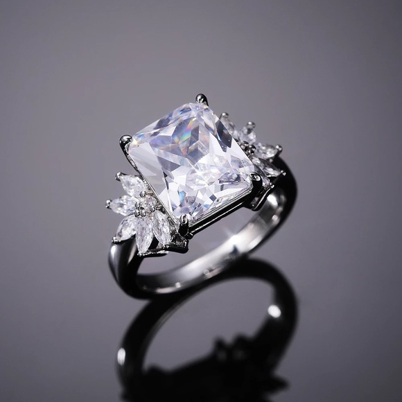 New Women’s 925 Silver Beautiful Diamond Engagement Ring - Picture 5 of 6